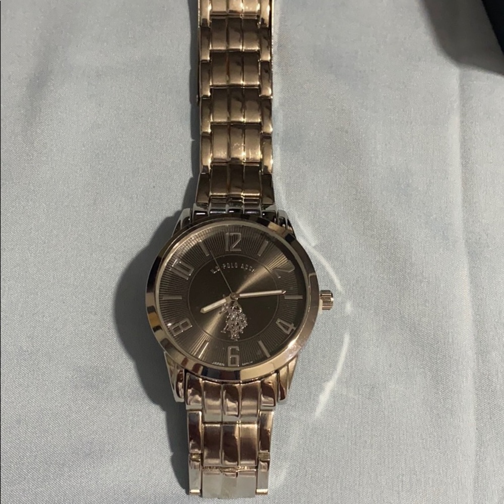 WATCH - Picture 4 of 4